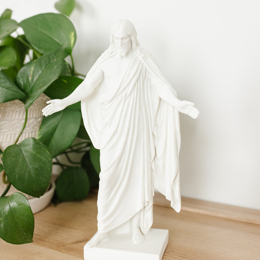 Christus Statue - Medium (10in) - LDP-STT-CHR-M